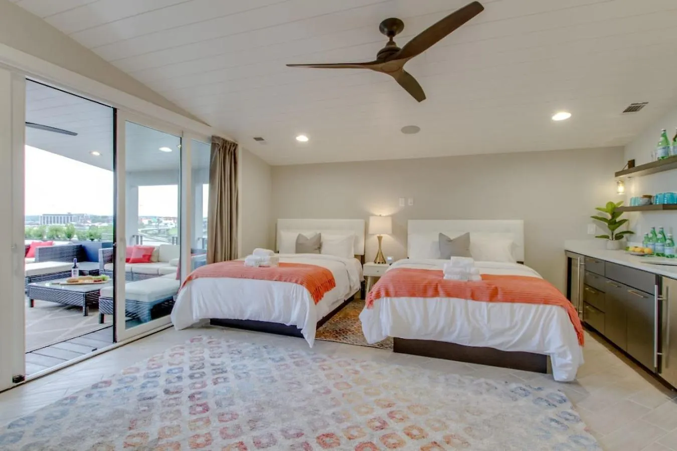 Holiday home The Dove Downtown Modern Huge Rooftop Deck Gulch Nashville United States